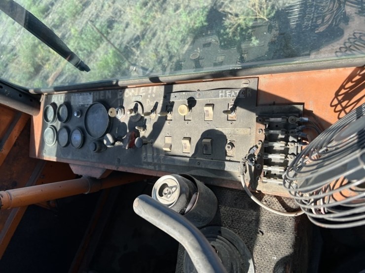 1977-tucker-2740bre-sno-cat-image-26