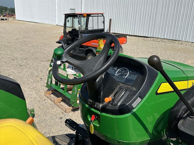 john-deere-4052m-image-17