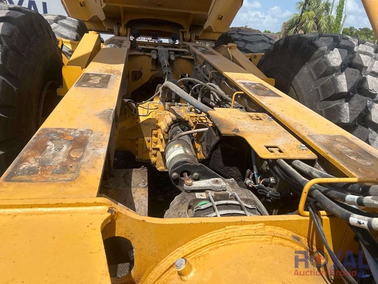 2016-deere-410e-image-11