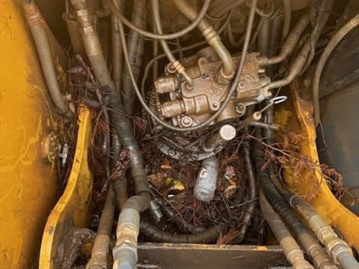 2014-deere-160g-lc-image-38