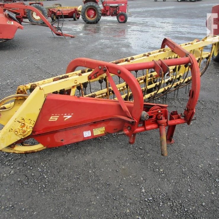 NEW HOLLAND 57