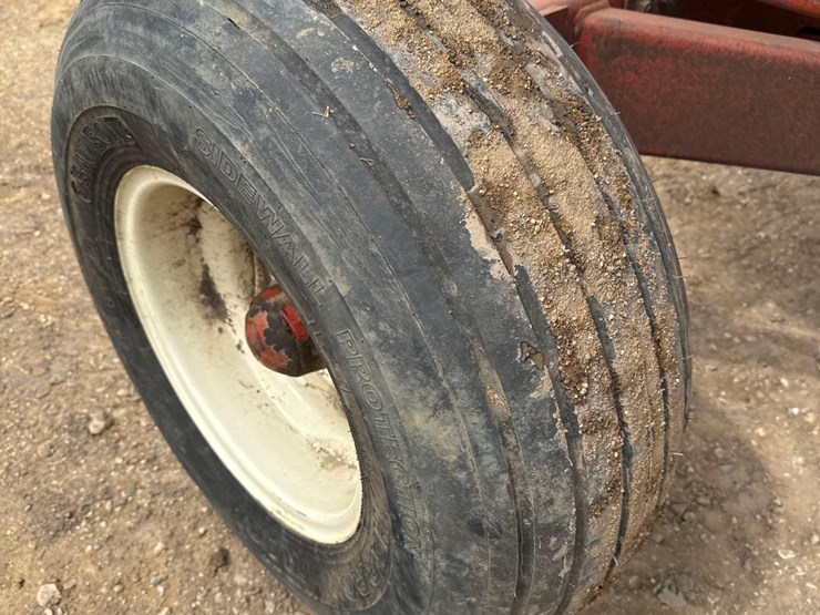 demco-325bu-gravity-wagon-image-10