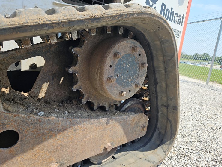 2013-bobcat-t650-image-16