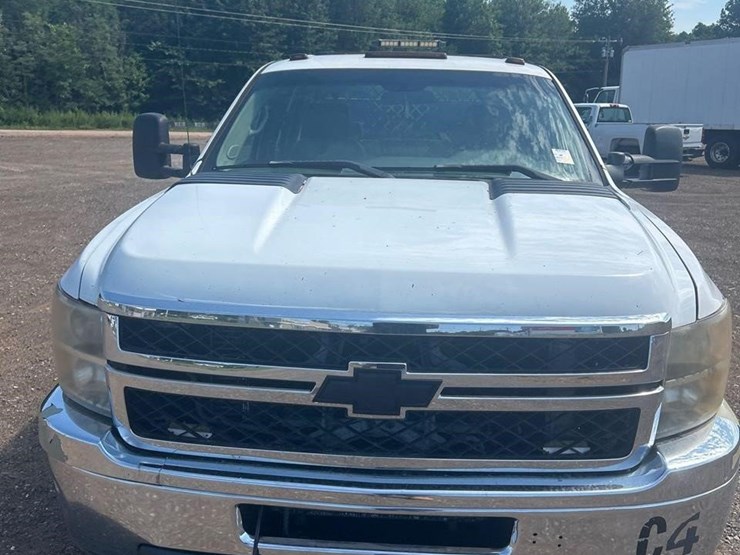 2011-chevrolet-cheyenne-3500hd-image-6