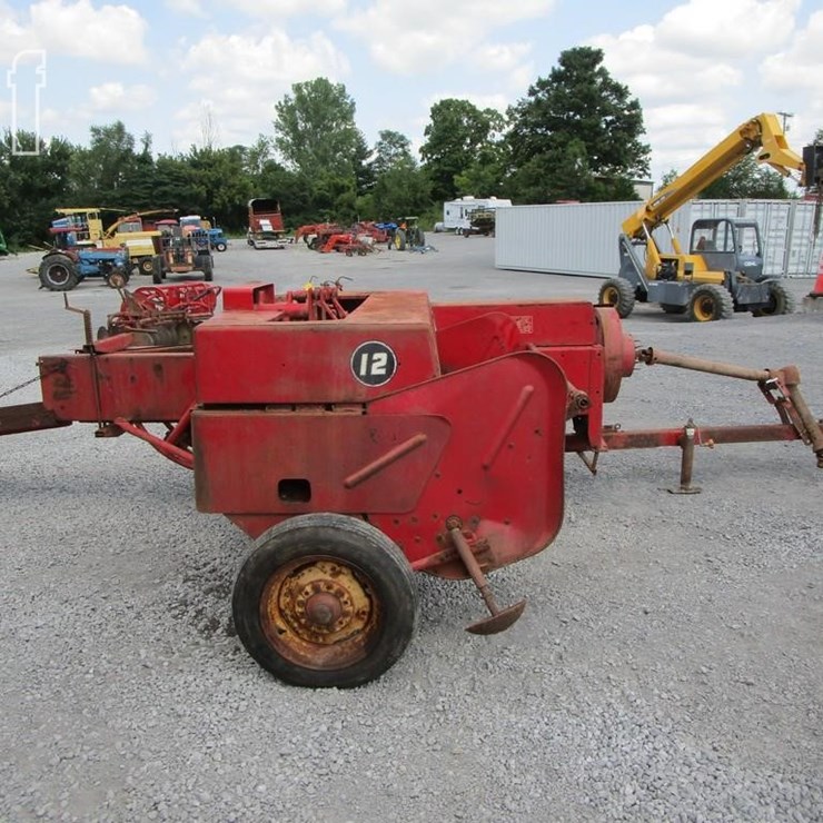 MASSEY-FERGUSON 12