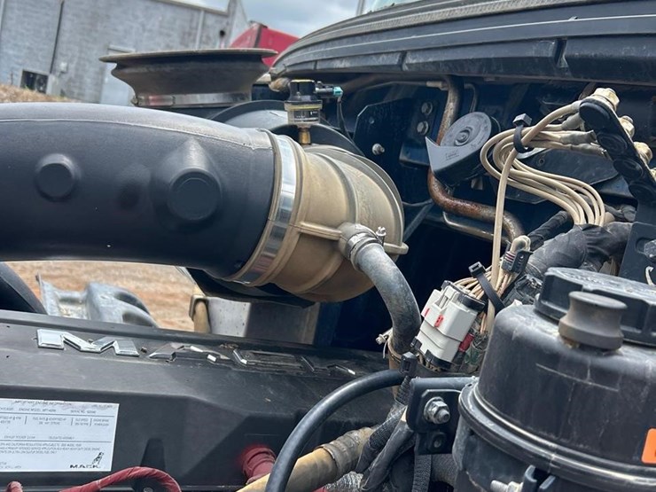 2021-mack-granite-64fr-image-98