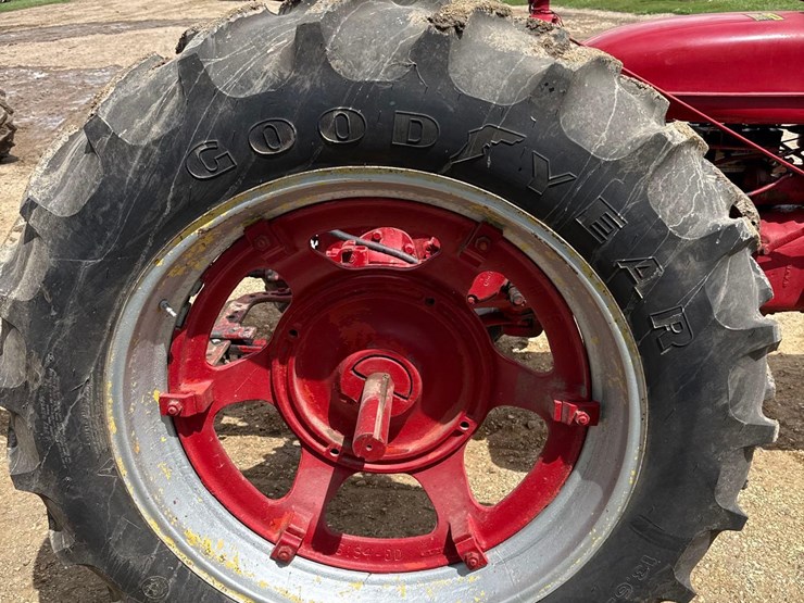 farmall-super-h-tractor-image-9