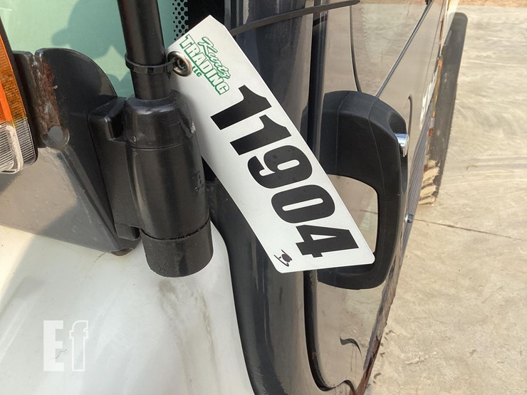 2017-bobcat-toolcat-5600-image-20