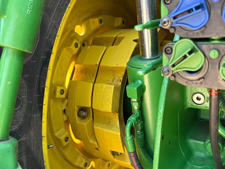 2013-john-deere-8260r-image-55