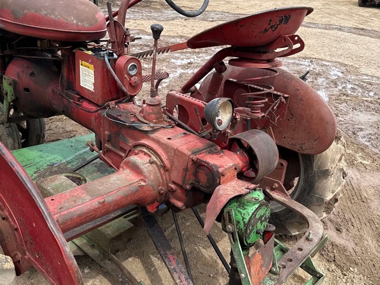 farmall-b-tractor-w/-5ft-belly-mower-image-7