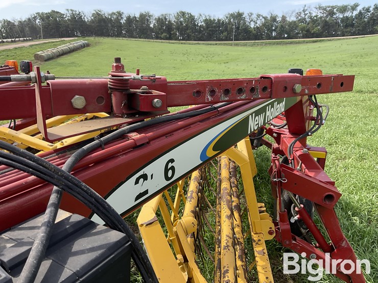 2007-new-holland-216-image-16