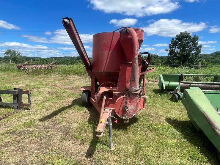 #1078-•-brady-650-feed-grinder-mixer-image-2