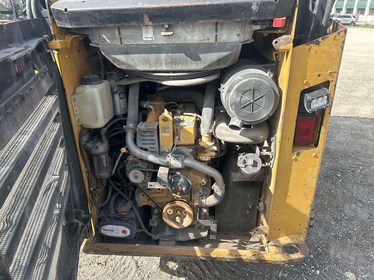 2014-caterpillar-257d-image-15