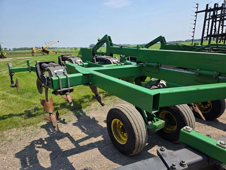 john-deere-2700-image-47