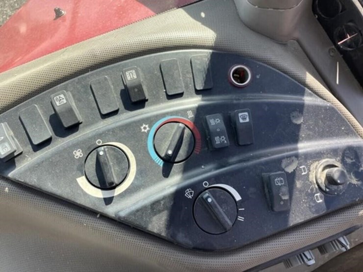 2012-case-ih-magnum-260-image-41