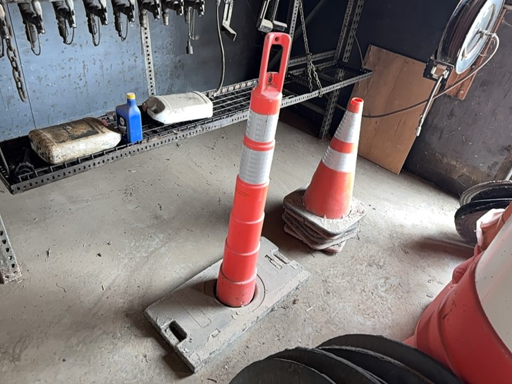 misc-road-cones-support-equipment-image-1