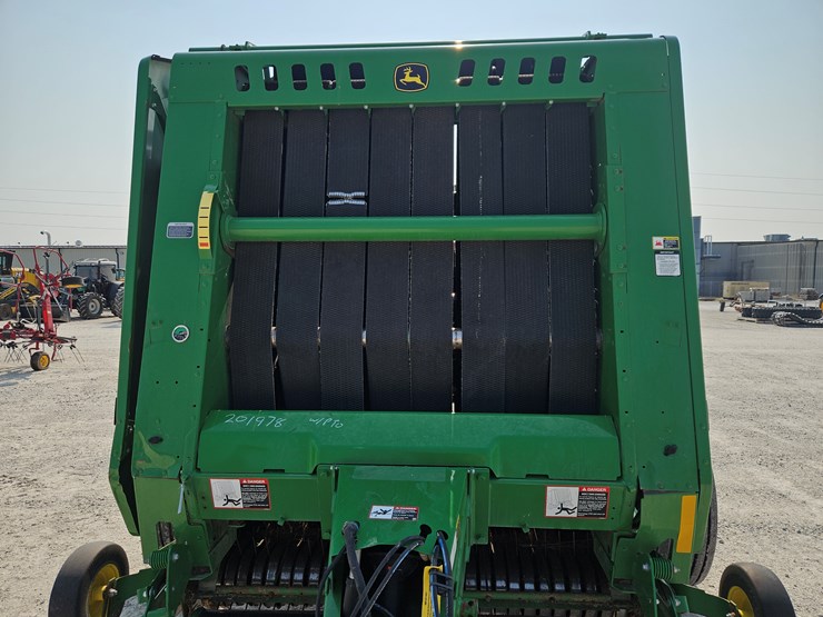 2019-john-deere-560m-image-3