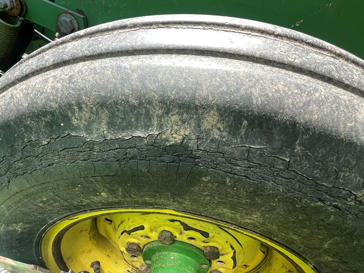 john-deere-7200-image-32