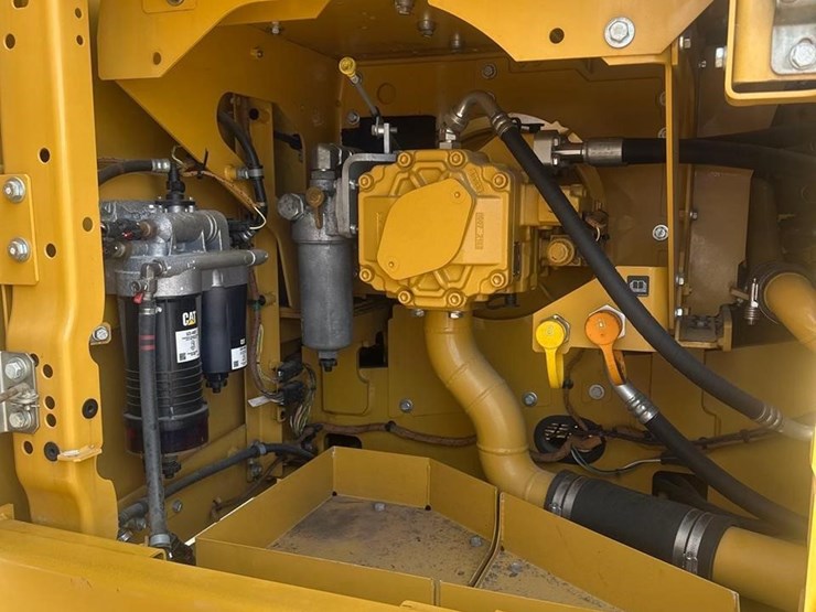 2021-caterpillar-323-image-20