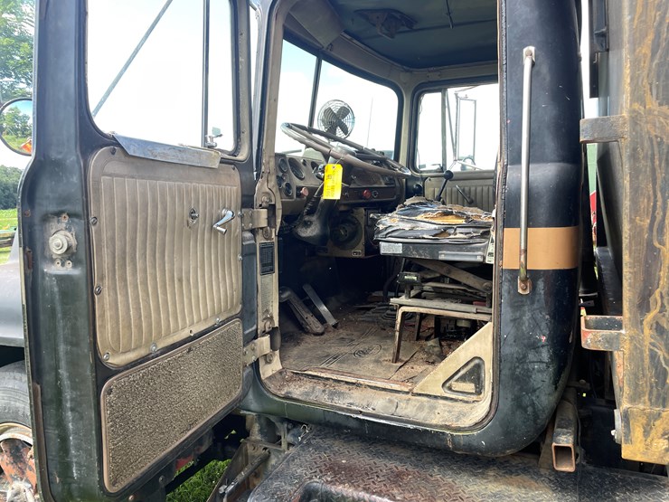 #1016-•-1974-mack-truck-(has-wi-title)-image-28