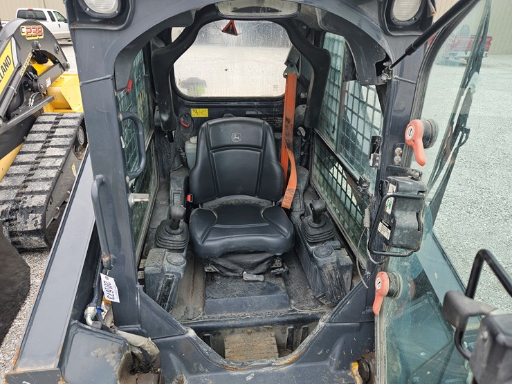 2022-deere-318g-image-7