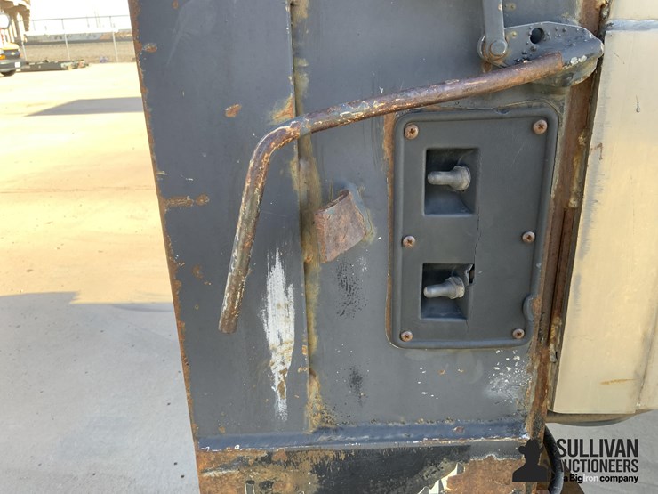2001-utility-53'-x-102"-image-10