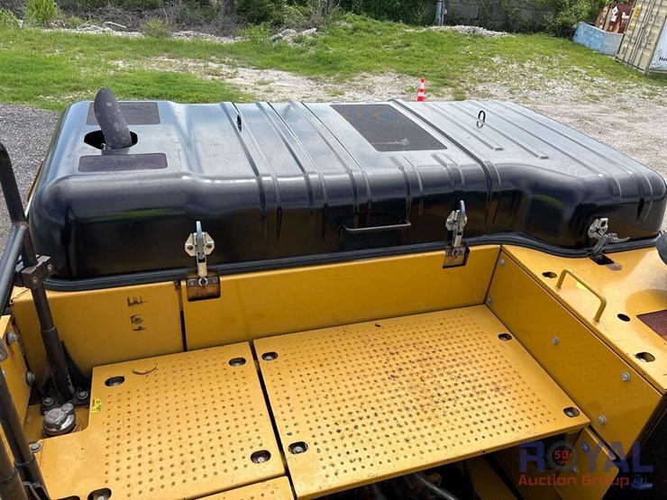 2017-caterpillar-326fl-image-23