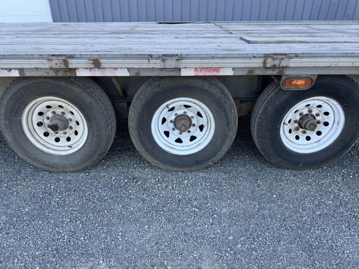 2014-innovative-32'-tri-axle-gooseneck-trailer-image-5
