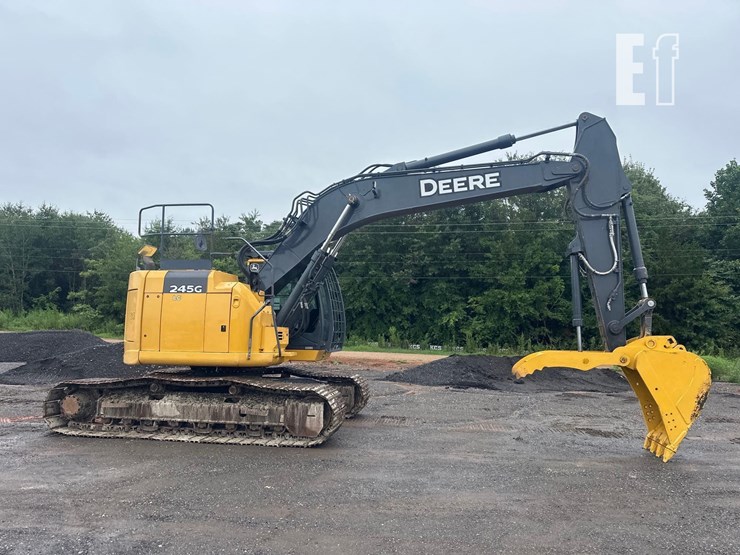 2021-deere-245g-lc-image-2