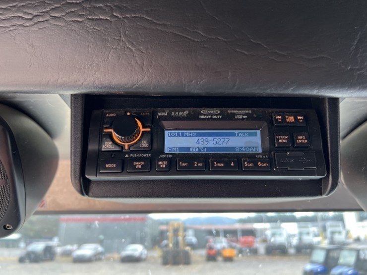 2014-freightliner-mt45-image-34