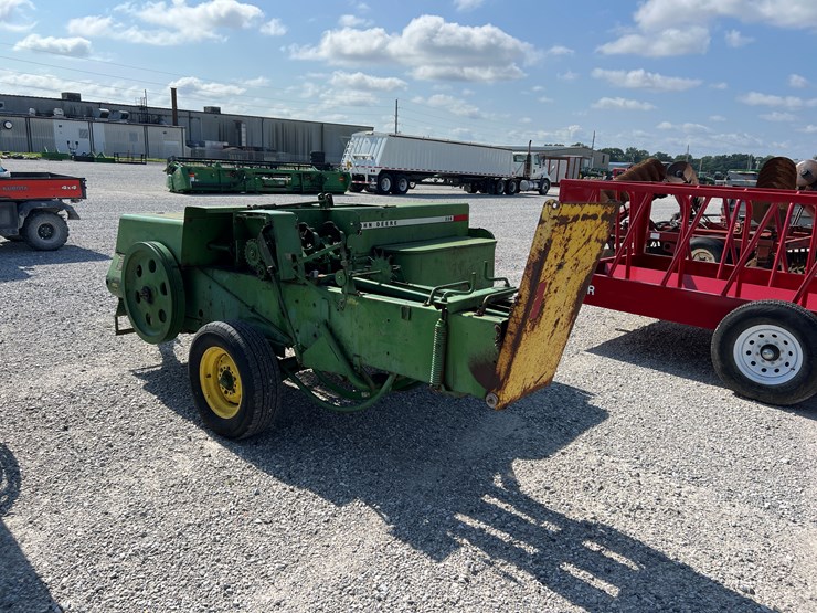 john-deere-336-image-6