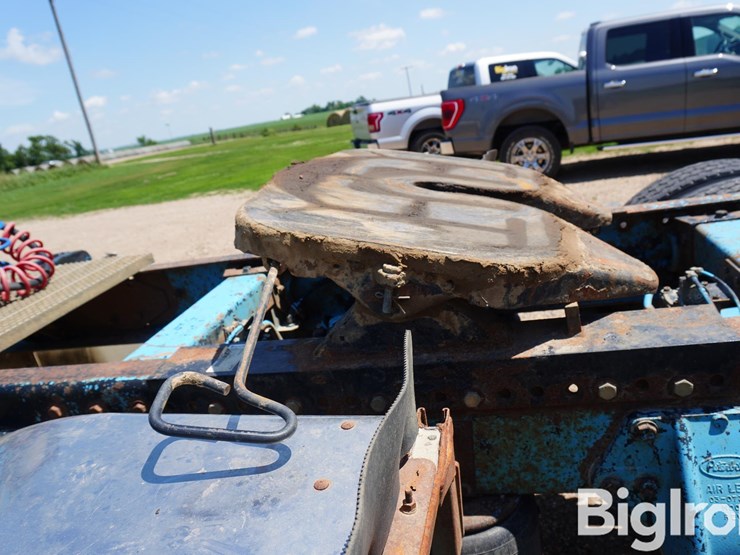 1996-peterbilt-377-image-10