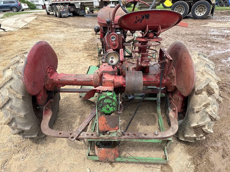 farmall-b-tractor-w/-5ft-belly-mower-image-4