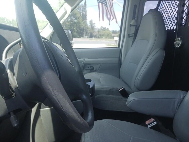 2007-ford-e-series-e-250-image-2