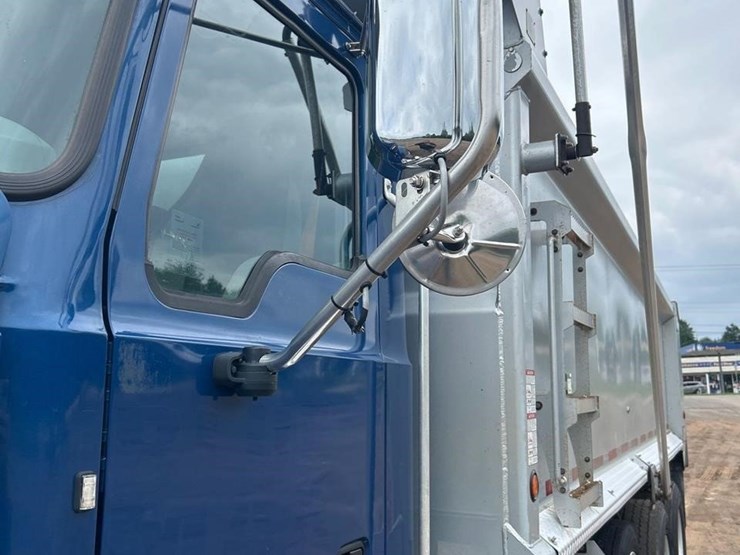 2021-mack-granite-64fr-image-18