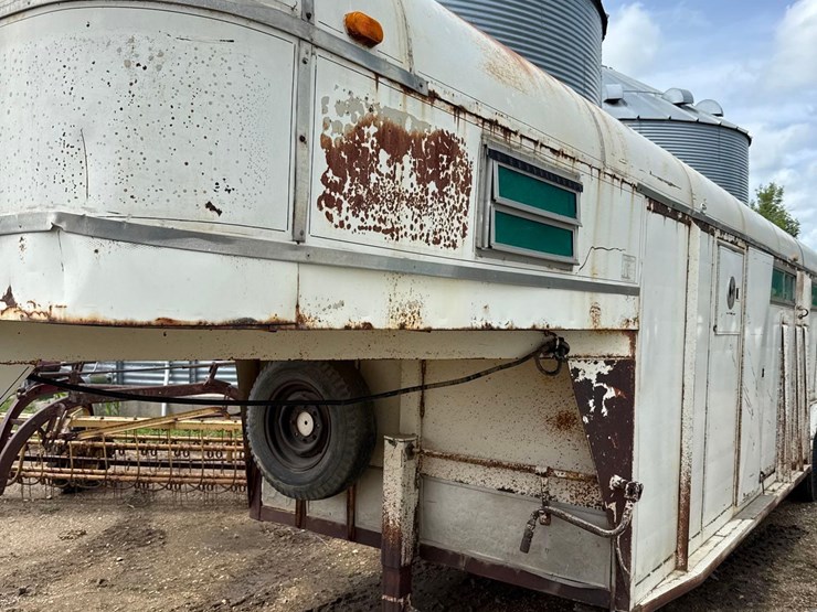 7ft-x-22ft-show-me-livestock-trailer-image-24