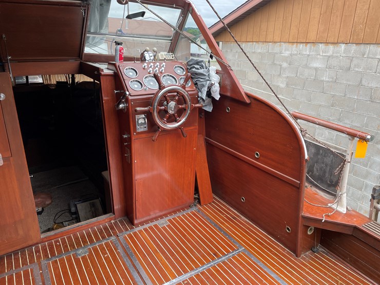 #1069-•-1957-chris-craft-bull-nose-constellation-(onalaska,-wi)-image-11