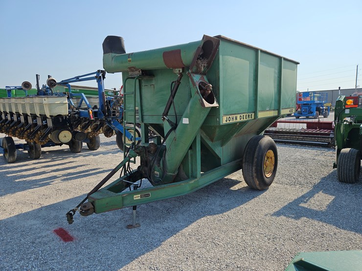 john-deere-400-image-1