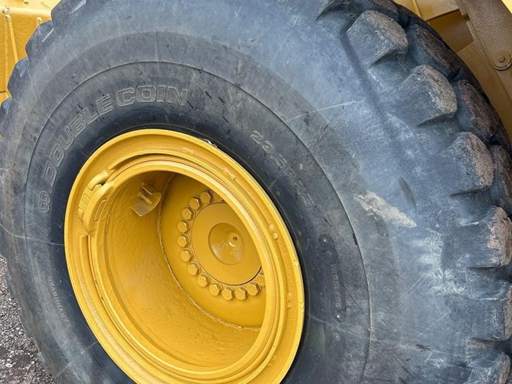 2020-caterpillar-962m-image-25
