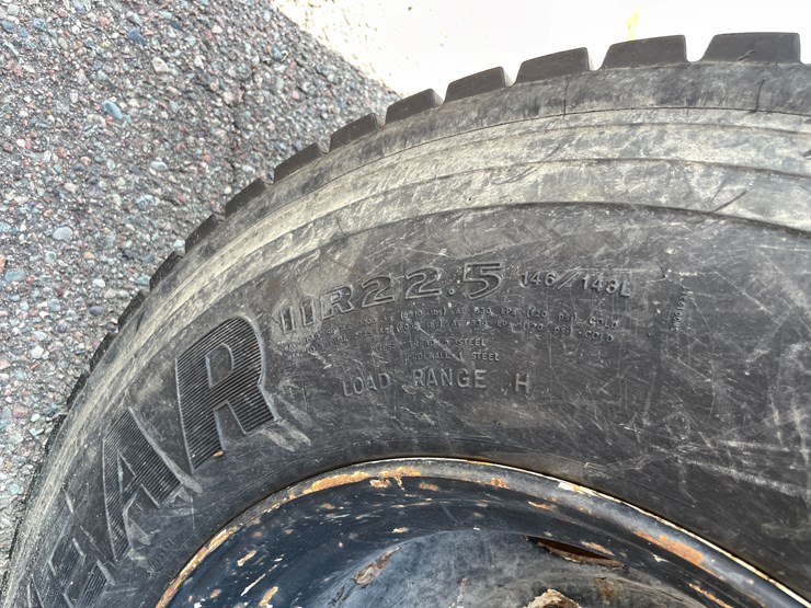 #1013-•-1992-freightliner-cummins-(has-mn-title)-image-33