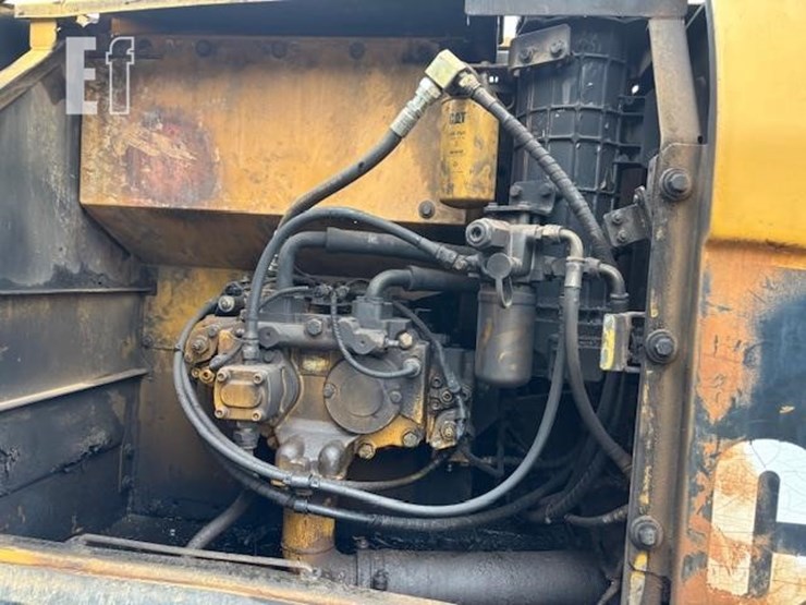 caterpillar-320cl-image-16