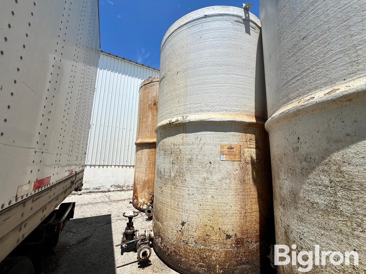 7,000-gallon-(approx.)-fiberglass-liquid-feed-storage-tank-image-1
