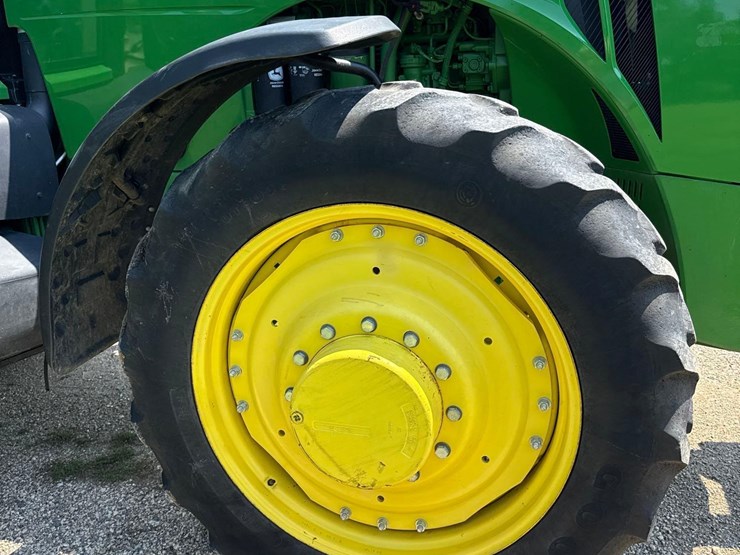2013-john-deere-8260r-image-13
