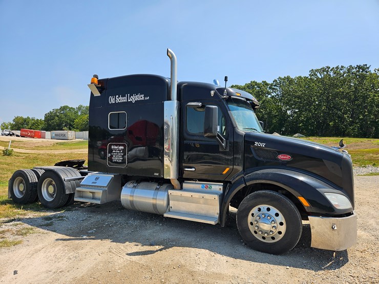2017-peterbilt-579-image-27