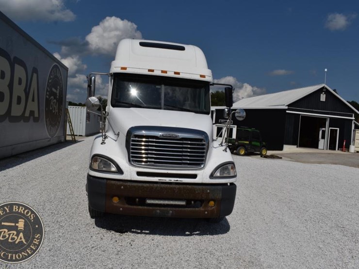 2003-freightliner-columbia-120-image-22
