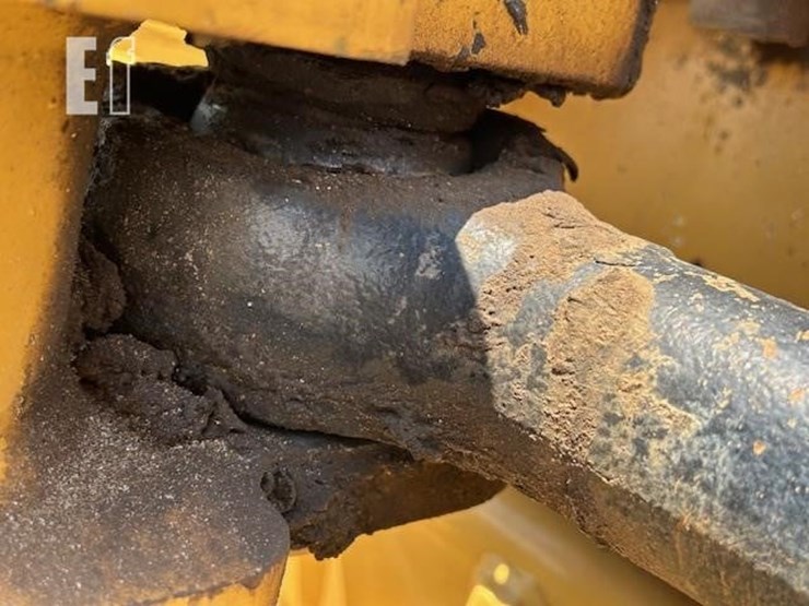 2017-caterpillar-d6n-lgp-image-27