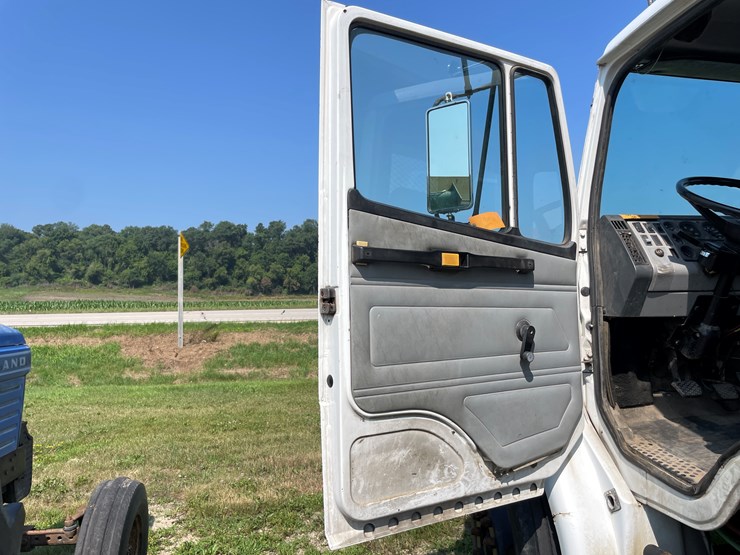 #1013-•-1992-freightliner-cummins-(has-mn-title)-image-68