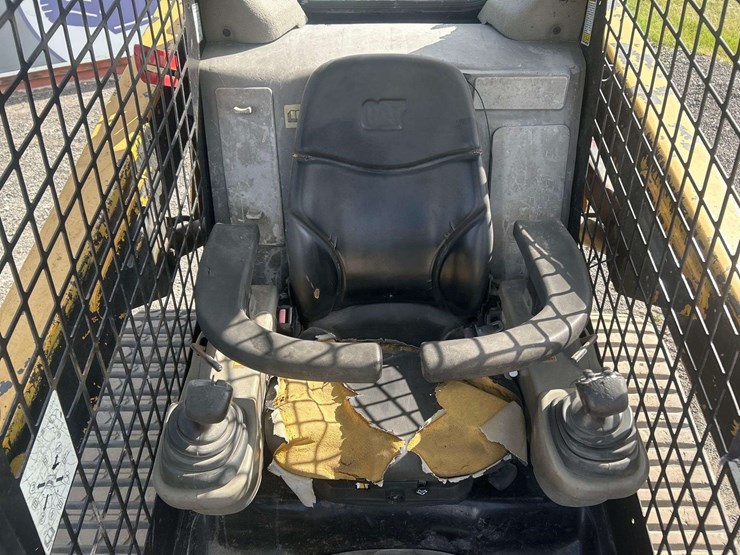 2014-caterpillar-257d-image-12