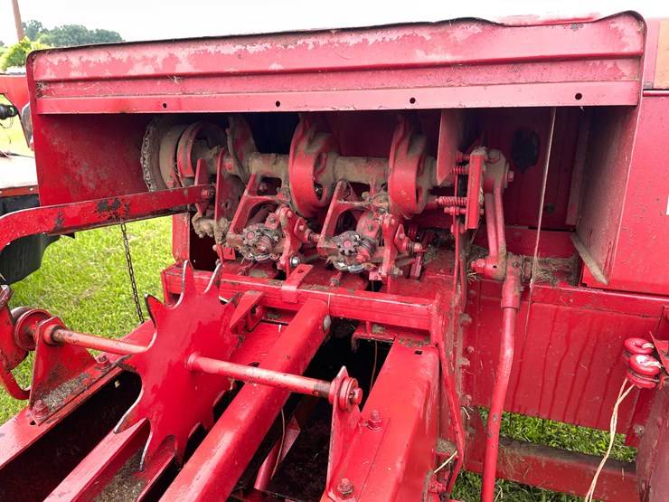 new-holland-276-image-13