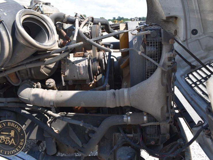 2003-freightliner-columbia-120-image-42